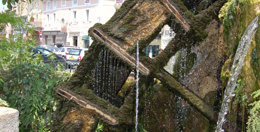 Old mossy water wheel, L'Ilse-sur-la-Sorgue