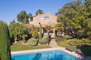 Mas de Florettes is a luxury villa rental in Bonnieux, Provence, South of France.